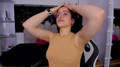 Snapshot of annyrosee chatting on 01-14-26, 02:12 Anny online show from 01-14-26, 02:12