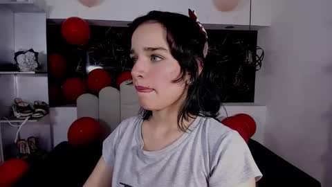 Snapshot of annyrosee chatting on 02-11-26, 08:14 Anny online show from 02-11-26, 08:14