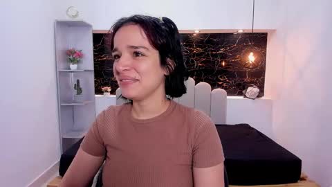 Snapshot of annyrosee chatting on 02-27-26, 01:33 Anny online show from 02-27-26, 01:33