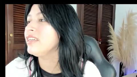 Snapshot of annyrusso chatting on 12-20-25, 07:21 annyrusso online show from 12-20-25, 07:21