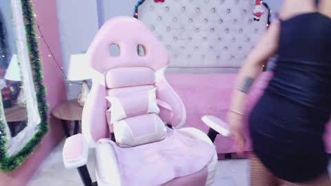 Snapshot of annyxhot chatting on 12-18-24, 11:24 AnnyXhot online show from 12-18-24, 11:24