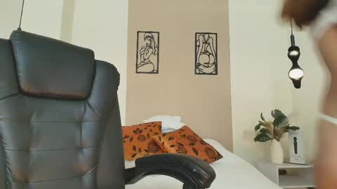 Snapshot of annyxhot chatting on 06-06-26, 11:04 AnnyXhot online show from 06-06-26, 11:04