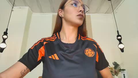 Snapshot of annyxhot chatting on 06-15-26, 11:23 AnnyXhot online show from 06-15-26, 11:23