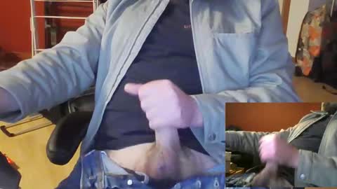 Snapshot of anontraveller chatting on 11-15-25, 06:59 anontraveller online show from 11-15-25, 06:59