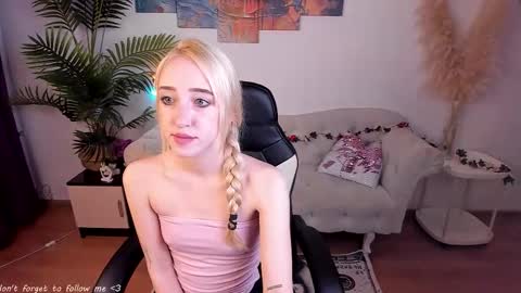 Snapshot of anorababy chatting on 10-15-25, 08:14 Anora online show from 10-15-25, 08:14