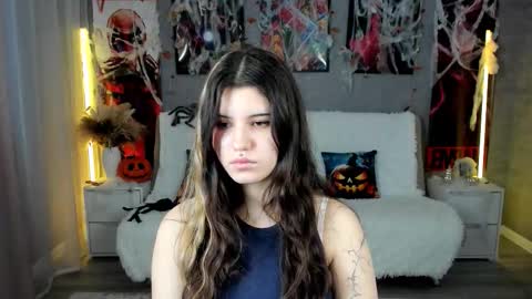 Snapshot of anoradark chatting on 10-27-25, 12:42 Anora online show from 10-27-25, 12:42