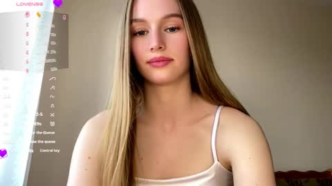 Snapshot of antionettepulgarin chatting on 05-05-26, 03:20 Viktoria online show from 05-05-26, 03:20