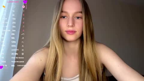 Snapshot of antionettepulgarin chatting on 05-08-26, 03:17 Viktoria online show from 05-08-26, 03:17