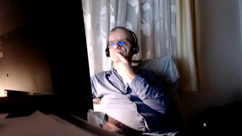 Snapshot of anton1957 chatting on 02-02-25, 10:06 anton online show from 02-02-25, 10:06