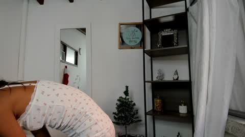 Antonela online show from 12-15-24, 08:36