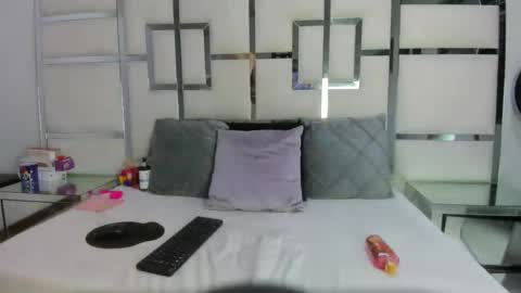 Snapshot of antonelablaze chatting on 04-27-26, 03:26 AntonelaBlaze online show from 04-27-26, 03:26
