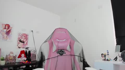 Snapshot of antonella_28_ chatting on 12-18-25, 08:15 Antonella online show from 12-18-25, 08:15