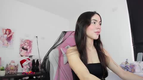 Snapshot of antonella_28_ chatting on 12-19-25, 05:42 Antonella online show from 12-19-25, 05:42