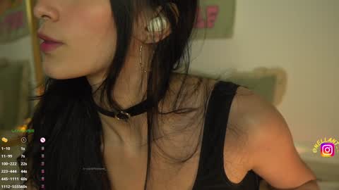 Snapshot of antonella_maitt chatting on 12-24-24, 04:33 Nell. online show from 12-24-24, 04:33