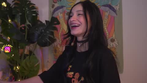 Snapshot of antonella_maitt chatting on 03-02-25, 06:05 Nell. online show from 03-02-25, 06:05
