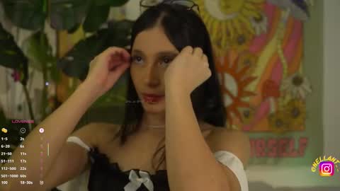 Snapshot of antonella_maitt chatting on 09-25-25, 03:21 Nell. online show from 09-25-25, 03:21