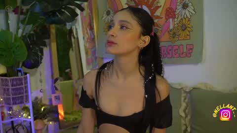 Snapshot of antonella_maitt chatting on 10-18-25, 03:31 Nell. online show from 10-18-25, 03:31