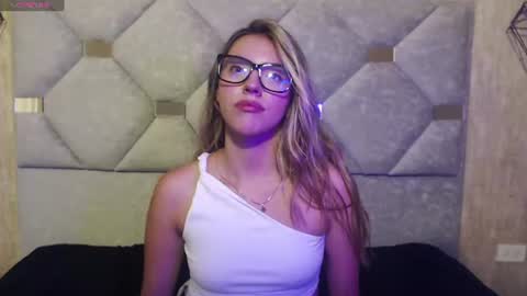 Snapshot of antonella_rose3 chatting on 07-14-26, 02:34 Valentina online show from 07-14-26, 02:34