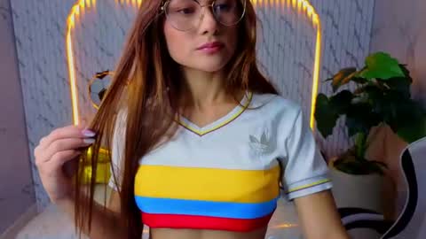 Snapshot of antonella_tx_ chatting on 06-20-26, 12:41 Follow me.. Live 1430 to 2100 online show from 06-20-26, 12:41
