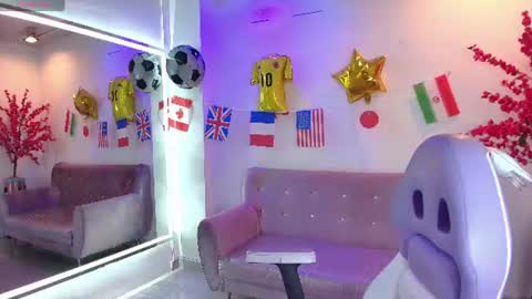 Snapshot of antonella_wiild chatting on 07-17-26, 03:46 Antonella online show from 07-17-26, 03:46