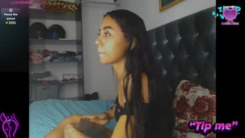 Snapshot of antonellaandnoah chatting on 01-04-25, 03:49 AntonellaAndNoah online show from 01-04-25, 03:49