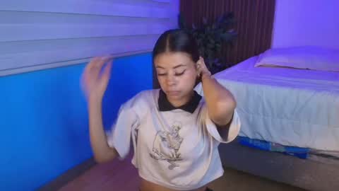 Snapshot of antonellagarcia0 chatting on 05-26-26, 03:24 Antonella online show from 05-26-26, 03:24