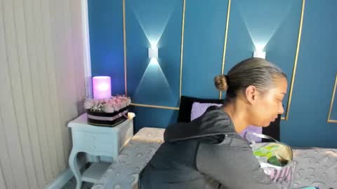 Snapshot of antonellaparker chatting on 02-23-25, 10:28 Sarah online show from 02-23-25, 10:28