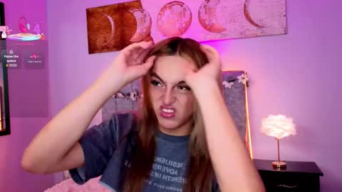 Snapshot of antonellastar24_ chatting on 12-15-25, 08:02 Antonella online show from 12-15-25, 08:02