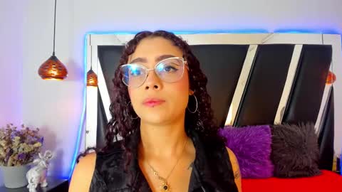 Snapshot of antonellepiercee chatting on 02-19-25, 11:38 A N T O N E L L E online show from 02-19-25, 11:38