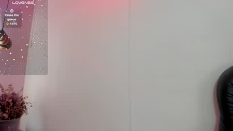 Snapshot of antonellepiercee chatting on 09-17-25, 11:45 A N T O N E L L E online show from 09-17-25, 11:45