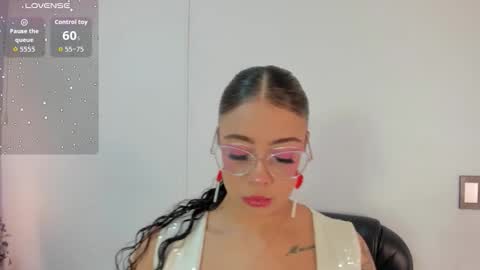 Snapshot of antonellepiercee chatting on 09-20-25, 11:33 A N T O N E L L E online show from 09-20-25, 11:33