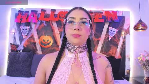 Snapshot of antonellepiercee chatting on 10-19-25, 11:22 A N T O N E L L E online show from 10-19-25, 11:22
