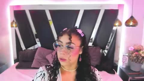 Snapshot of antonellepiercee chatting on 11-25-25, 11:10 A N T O N E L L E online show from 11-25-25, 11:10