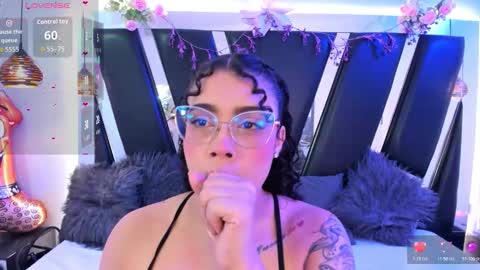 Snapshot of antonellepiercee chatting on 02-22-26, 11:31 A N T O N E L L E online show from 02-22-26, 11:31