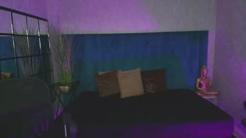 A N T O N I A online show from 05-06-26, 11:04