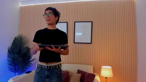 Antonio online show from 12-04-25, 02:04