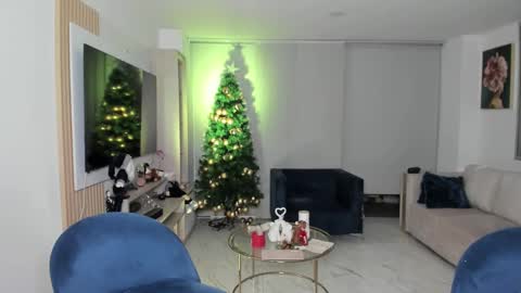 Snapshot of antotss chatting on 11-20-25, 12:00 Maria Antonia online show from 11-20-25, 12:00