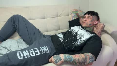 Tom online show from 04-09-26, 06:19