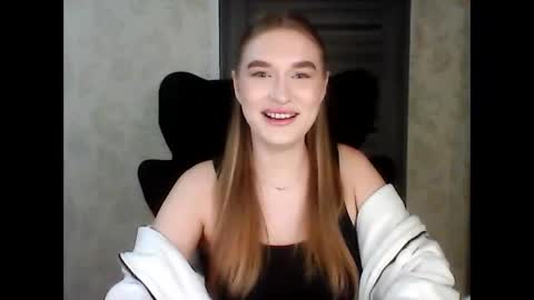 Snapshot of anyasmack chatting on 12-18-25, 04:35 AnyaSmack online show from 12-18-25, 04:35