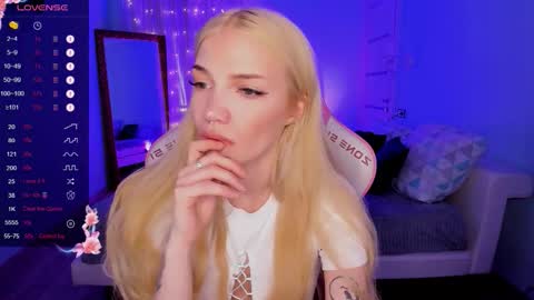 Snapshot of anyataylorr chatting on 10-22-25, 02:34 Anya online show from 10-22-25, 02:34