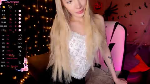 Snapshot of anyataylorr chatting on 10-31-25, 02:23 Anya online show from 10-31-25, 02:23