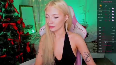 Snapshot of anyataylorr chatting on 12-20-25, 06:31 Anya online show from 12-20-25, 06:31