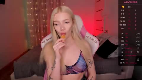 Snapshot of anyataylorr chatting on 02-08-26, 02:26 Anya online show from 02-08-26, 02:26