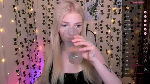 Snapshot of anyataylorr chatting on 02-18-26, 02:07 Anya online show from 02-18-26, 02:07