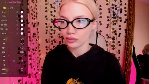 Snapshot of anyataylorr chatting on 02-25-26, 02:21 Anya online show from 02-25-26, 02:21