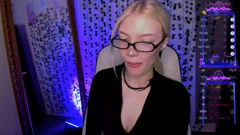 Snapshot of anyataylorr chatting on 03-10-26, 03:11 Anya online show from 03-10-26, 03:11