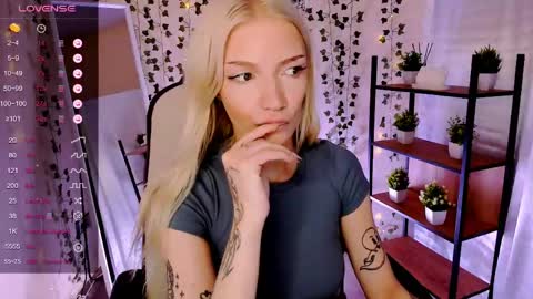 Snapshot of anyataylorr chatting on 05-06-26, 02:08 Anya online show from 05-06-26, 02:08
