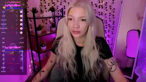 Snapshot of anyataylorr chatting on 06-11-26, 02:22 Anya online show from 06-11-26, 02:22