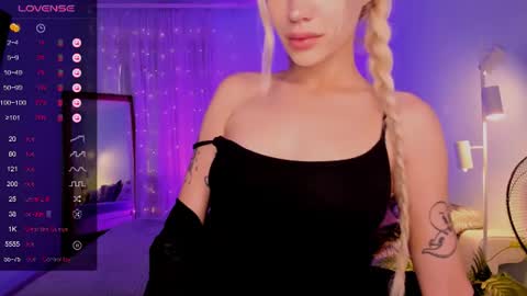 Snapshot of anyataylorr chatting on 06-12-26, 02:32 Anya online show from 06-12-26, 02:32