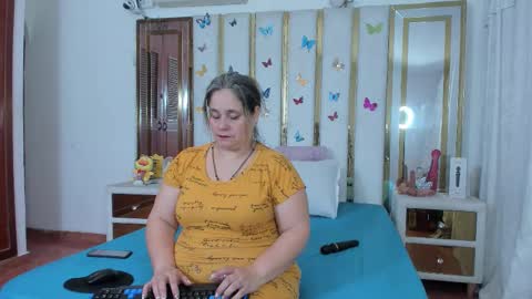 Snapshot of anyelamature chatting on 11-18-25, 01:55 Anyela online show from 11-18-25, 01:55